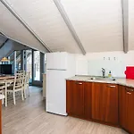 6 Person In Give-by Traum Give
