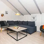 6 Person In Give-by Traum Give