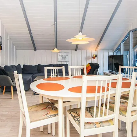 6 Person In Give-by Traum Give