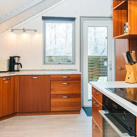 6 Person In Give-by Traum *