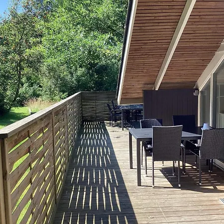 6 Person In Give-by Traum